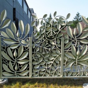 Steel fence with curly elements