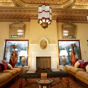 Massive lamps in the oriental style living room