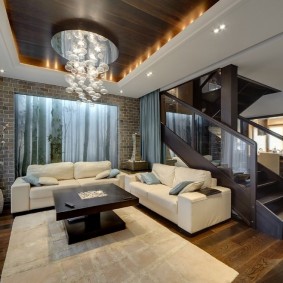 Conception d'un hall avec escalier dans une maison privée
