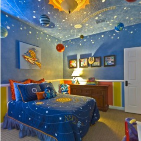 الفضاء موضوع غرفة الأطفال الداخلية