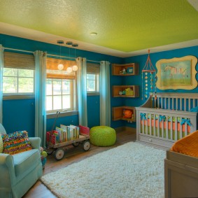 תקרה ירוקה בחדר ילדים