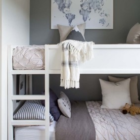 מיטת קומותיים לילדים קטנים
