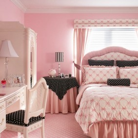 لهجات رمادية في غرفة النوم الوردي