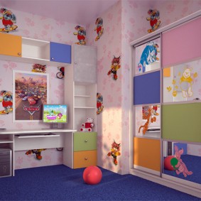 שטיח כחול בחדר השינה של הילדים