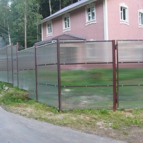 Garden fence with polycarbonate fence
