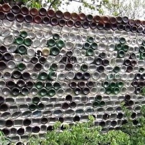 Blind hedge of glass bottles