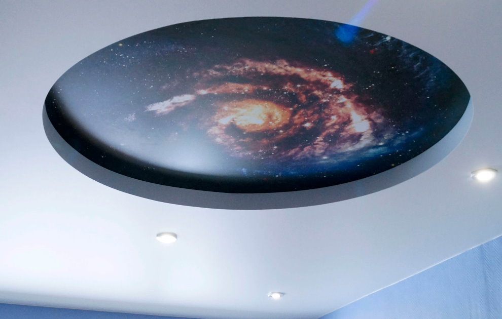 سقف تمتد مع طباعة الصور من مجرة ​​نجمة
