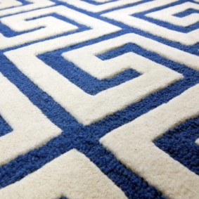 Different lengths of loops on the carpet