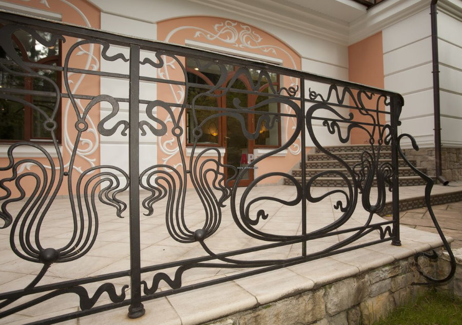 Art Nouveau forged fence span