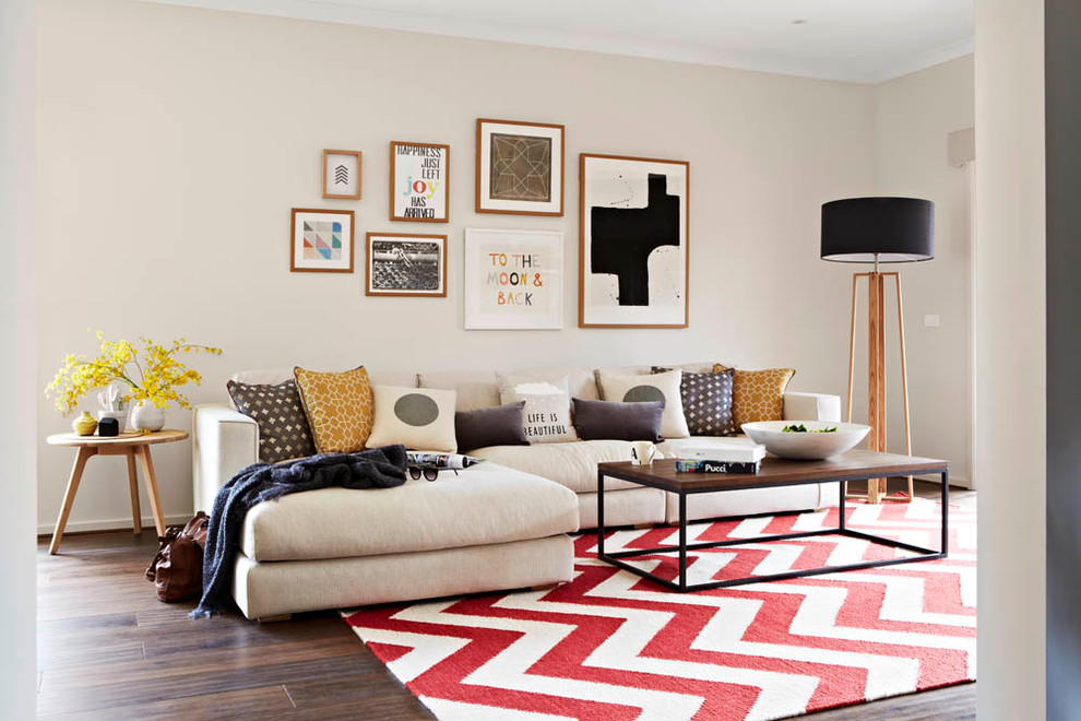 שטיח מואר בצורת ריבוע בדירה מודרנית
