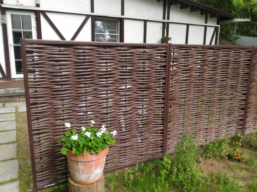 Country fence made of polymer vines