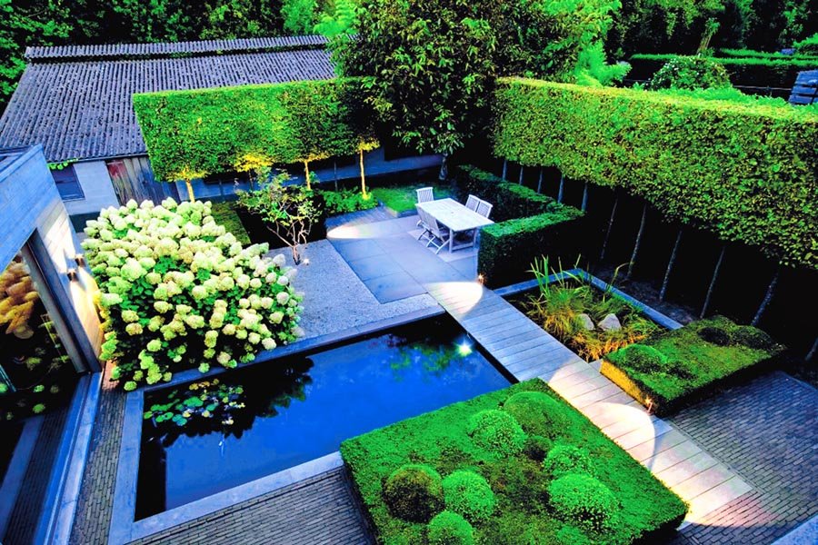 High-tech obdĺžniková záhrada