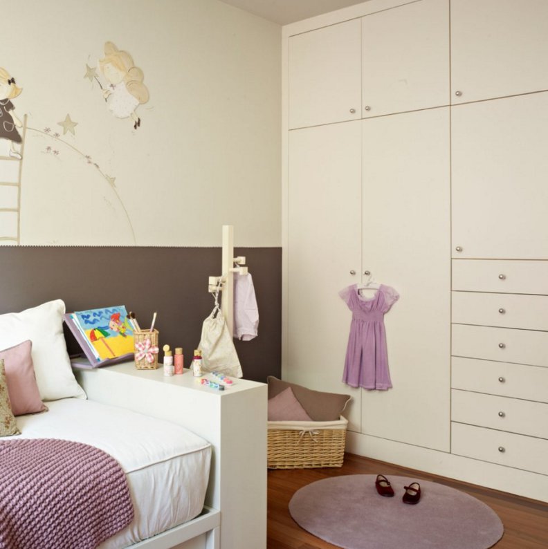 Wardrobe in the color of the walls in the children's room