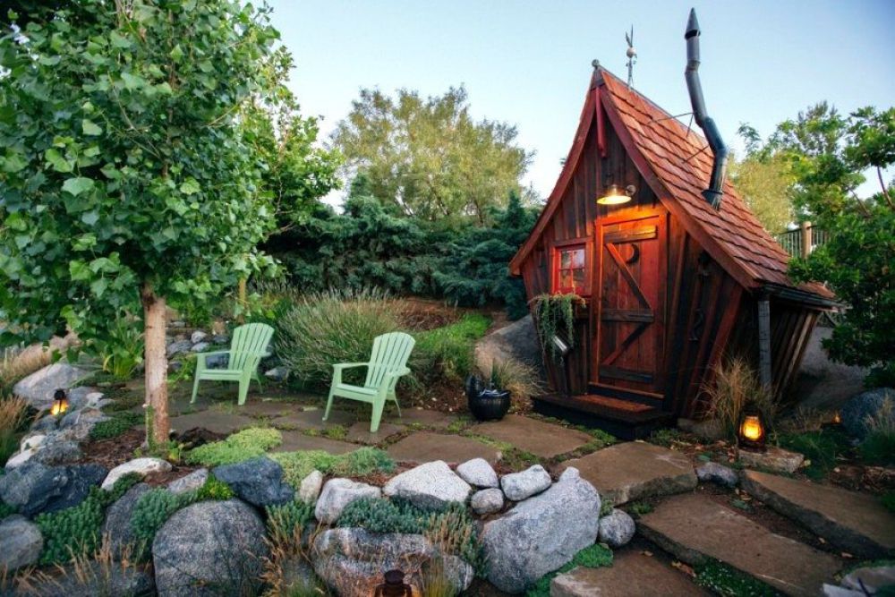 Garden toilet in the form of a fabulous house