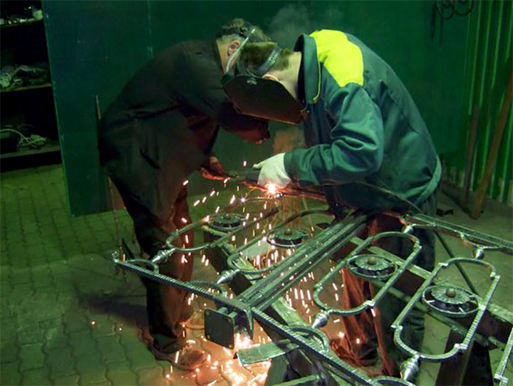 Welding a forged fence from iron billets