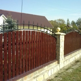 gard gard din lemn