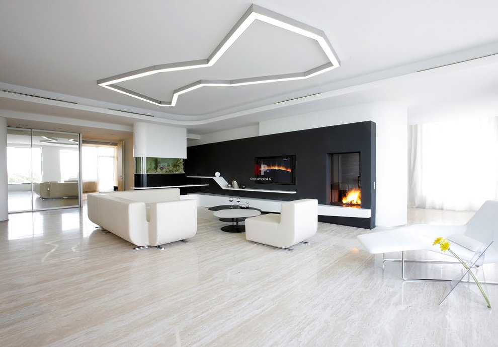 Valkoiset huonekalut minimalistisessa olohuoneessa