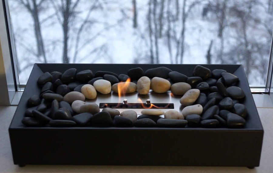 Portable biofuel fireplace with pebbles