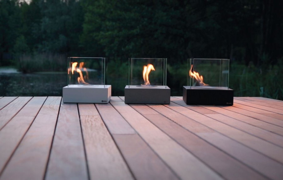Ang mga panlabas na modelo ng biofireplaces sa isang bukas na terrace