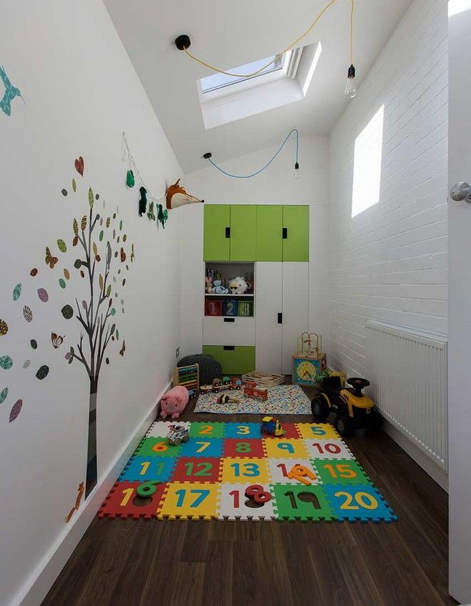 רישום דיגיטלי על שטיח רך בחדר ילדים