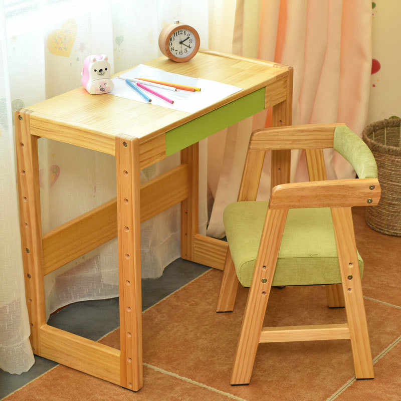 طاولة خشبية للأطفال