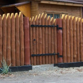 houten hek voor ideeën voor plotdecoraties