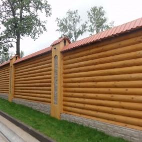 houten hek voor de ideeën van de site-inrichting