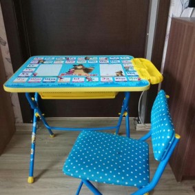 طاولات الأطفال مع أفكار تصميم كرسي عالية