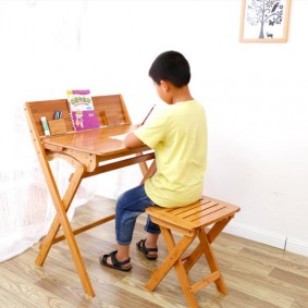 طاولات الأطفال مع أفكار تصميم كرسي عالية