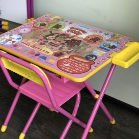 طاولات الأطفال مع أفكار ديكور كرسي