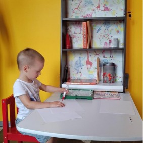 طاولات الأطفال مع الأفكار كرسي مرتفع الأفكار