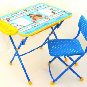 طاولات الأطفال مع صورة تصميم كرسي