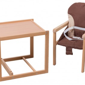 chaise en bois pour enfants photo espèces