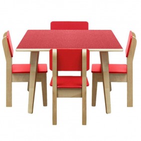 تصميم كرسي خشبي مرتفع للأطفال