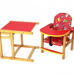 كرسي خشبي للأطفال