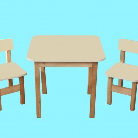 dětská dřevěná židle foto design