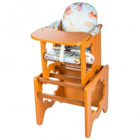 photo de décoration de chaise en bois pour enfant