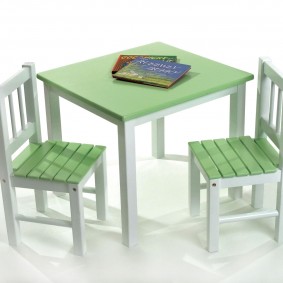 dětské dřevěné židle dekorace nápady