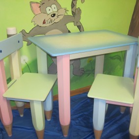 houten stoel voor kinderen interieur