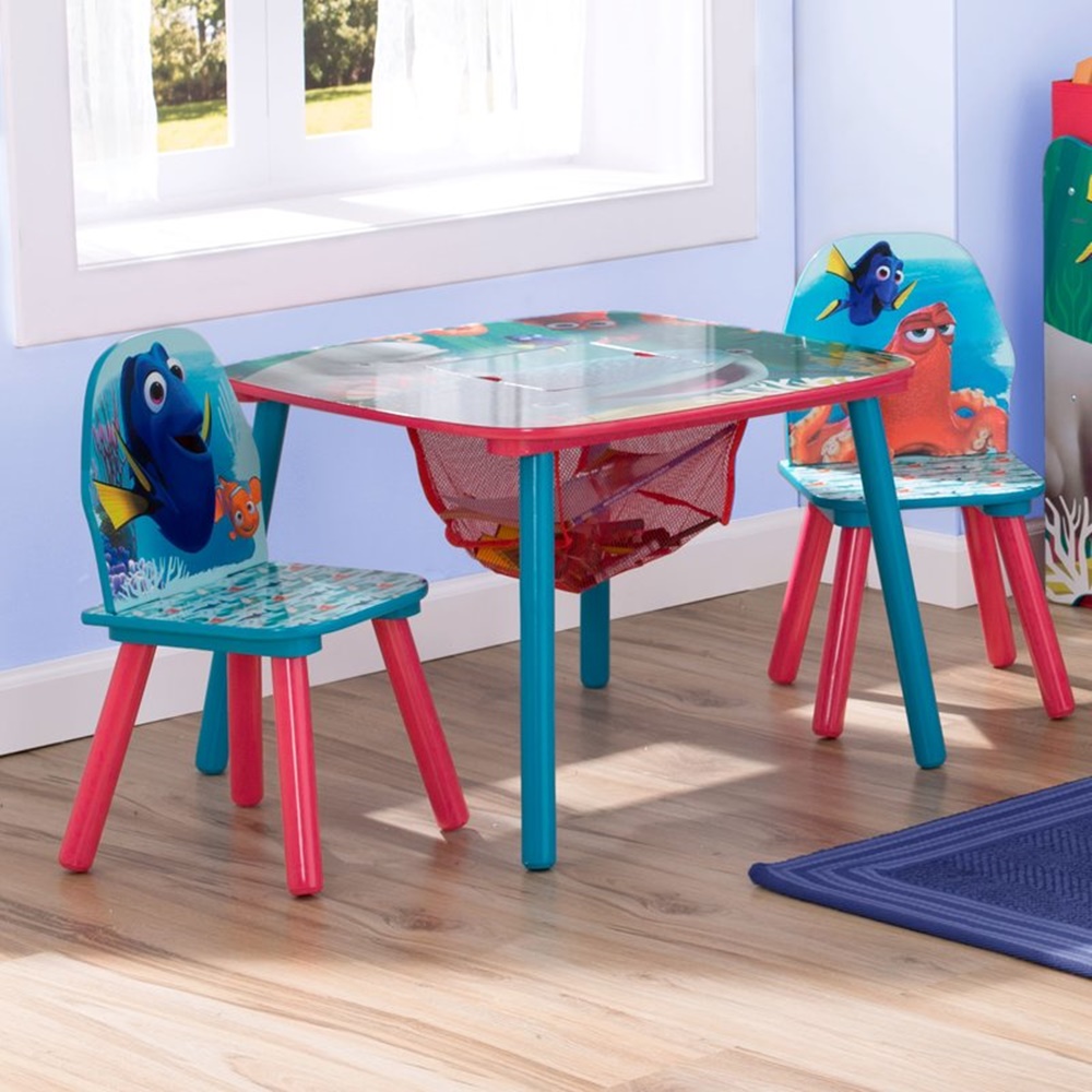طاولة وكراسي للأطفال
