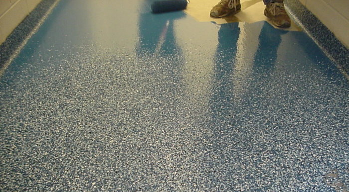 Vullen van een bulkvloer van het epoxy-type