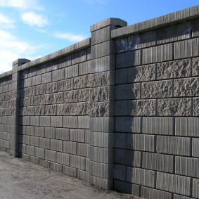 Massief betonnen blokomheining