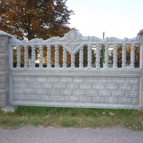 Projeto de uma cerca de concreto para uma propriedade rural