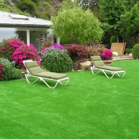 Classic lawn loungers