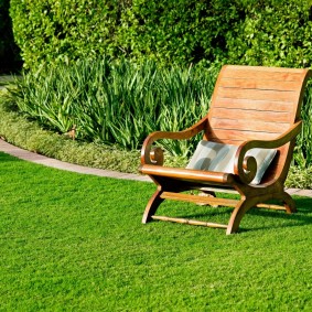 Cadeira de madeira natural para jardim