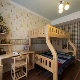 מיטת קומותיים מעץ טבעי