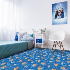 שטיח כחול בחדר השינה של ילד