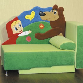 Canapea pliabilă pentru un copil mic