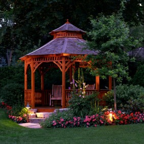 Dekorativ belysning trädgård lusthus