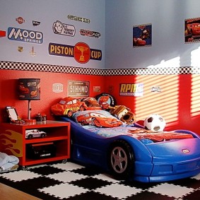 מיטה בצורת מכונית דנית